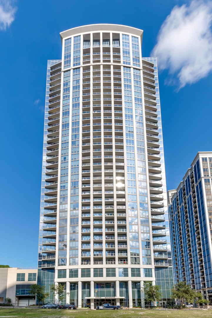 1235 S Prairie Avenue 3506 — photo