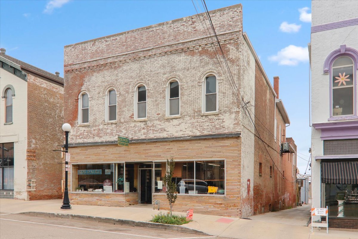 107 W Monroe Street — photo