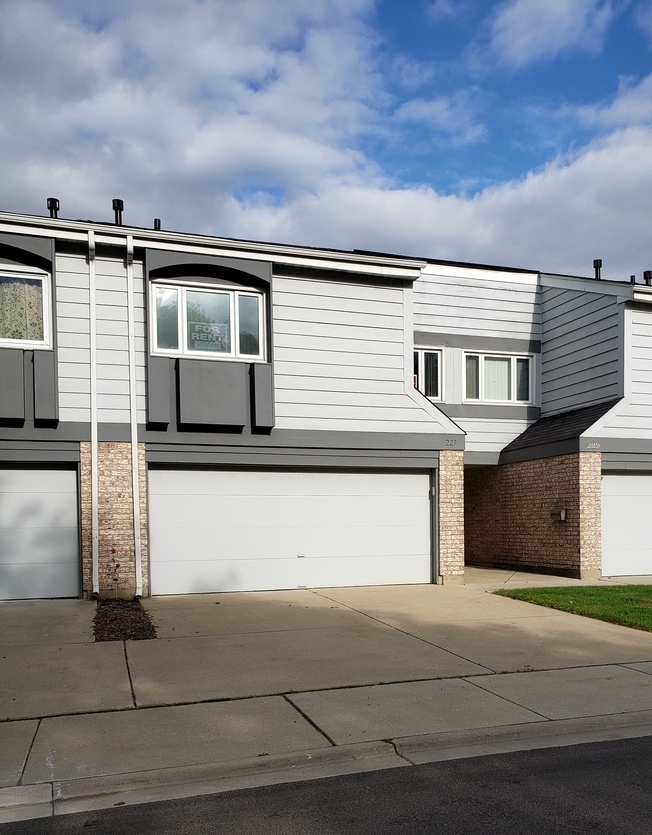 227 Lakeshore Lane — photo
