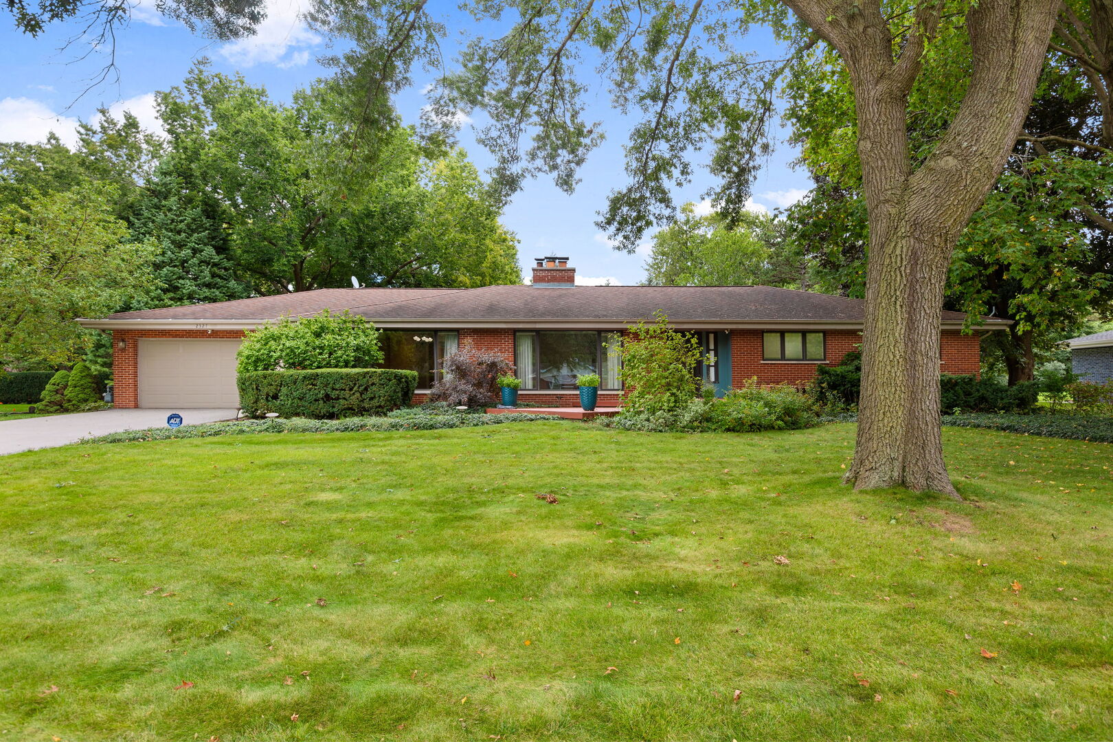 2327 S Circle Drive — photo