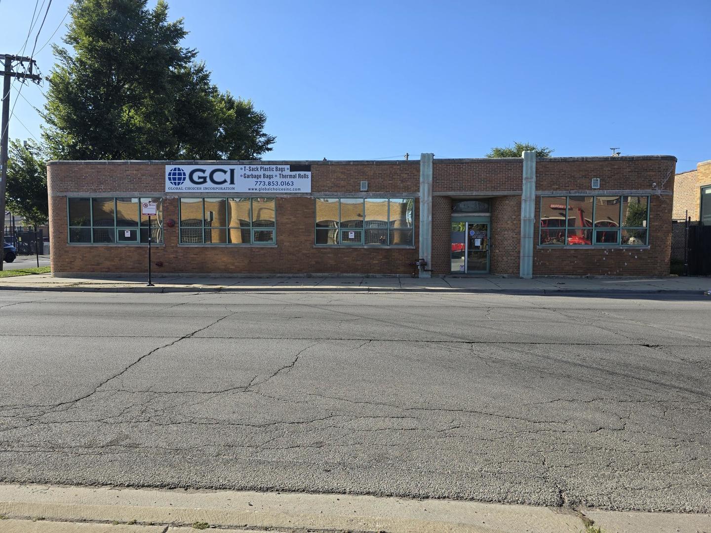 4535 W Addison Street — photo
