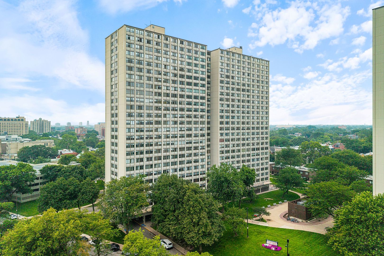 4850 S Lake Park Avenue 903 — photo