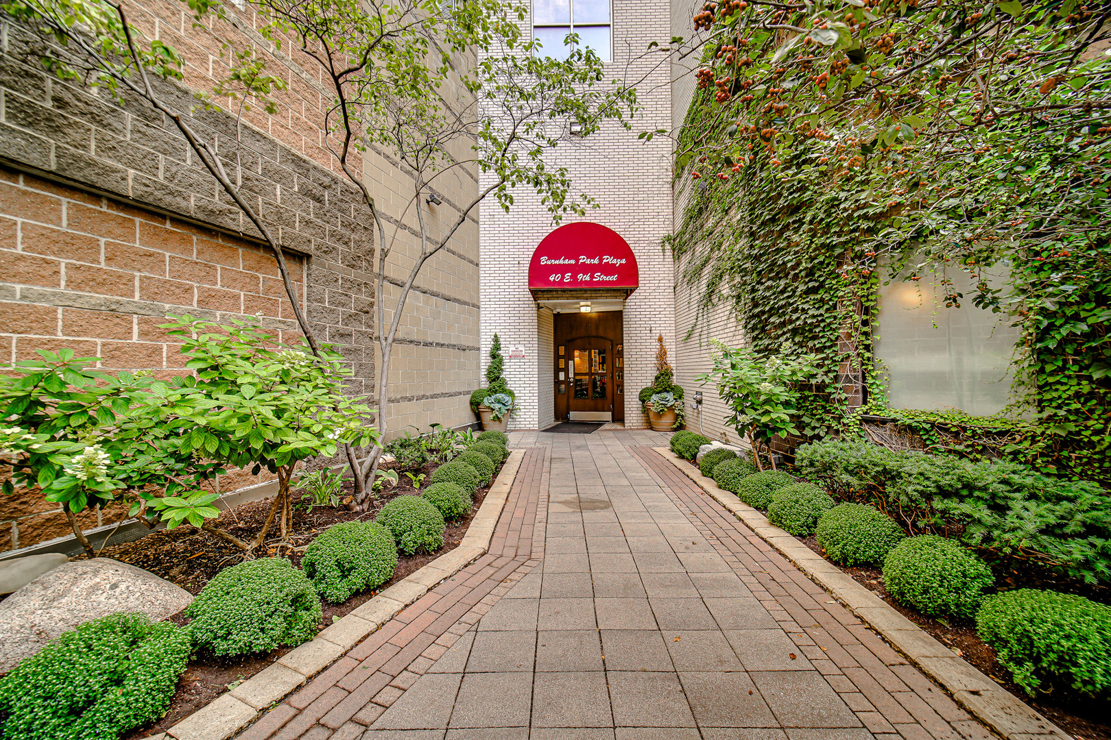 40 E 9th Street 1809 — photo