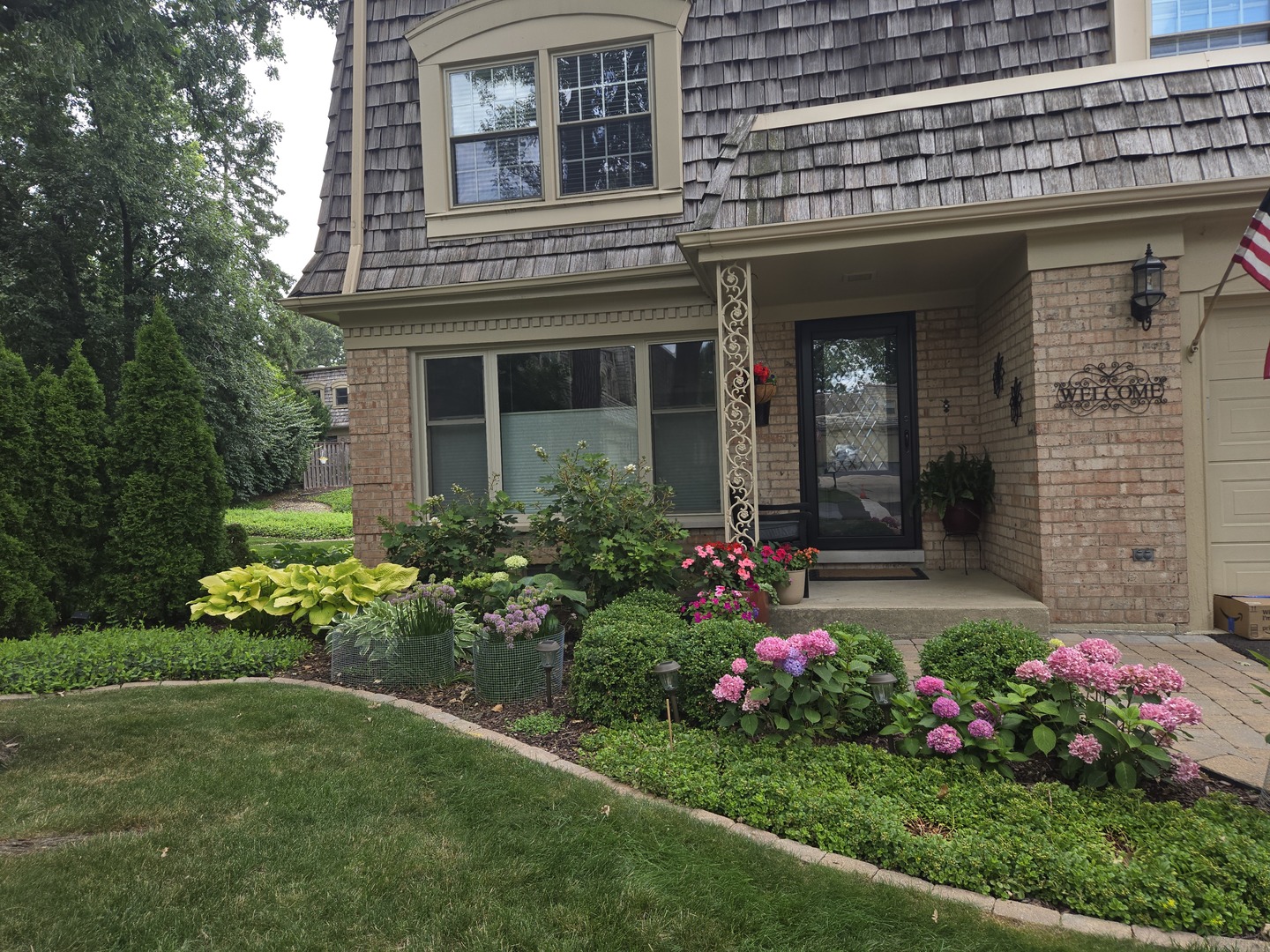 19W082 Avenue Barbizon — photo