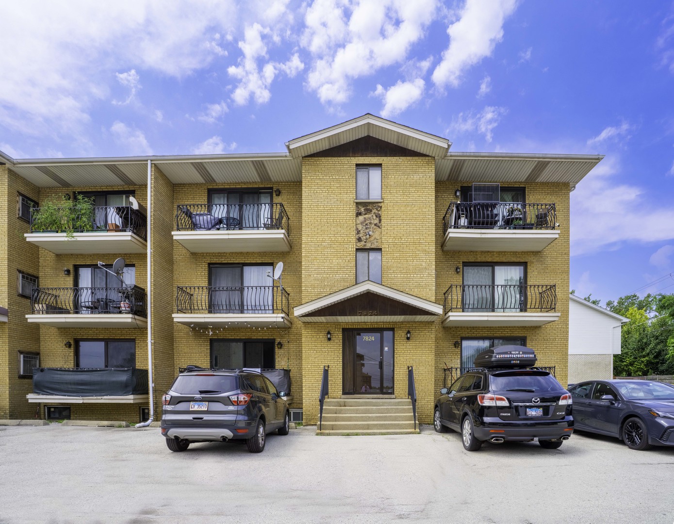 7824 W 87th Place 1D — photo
