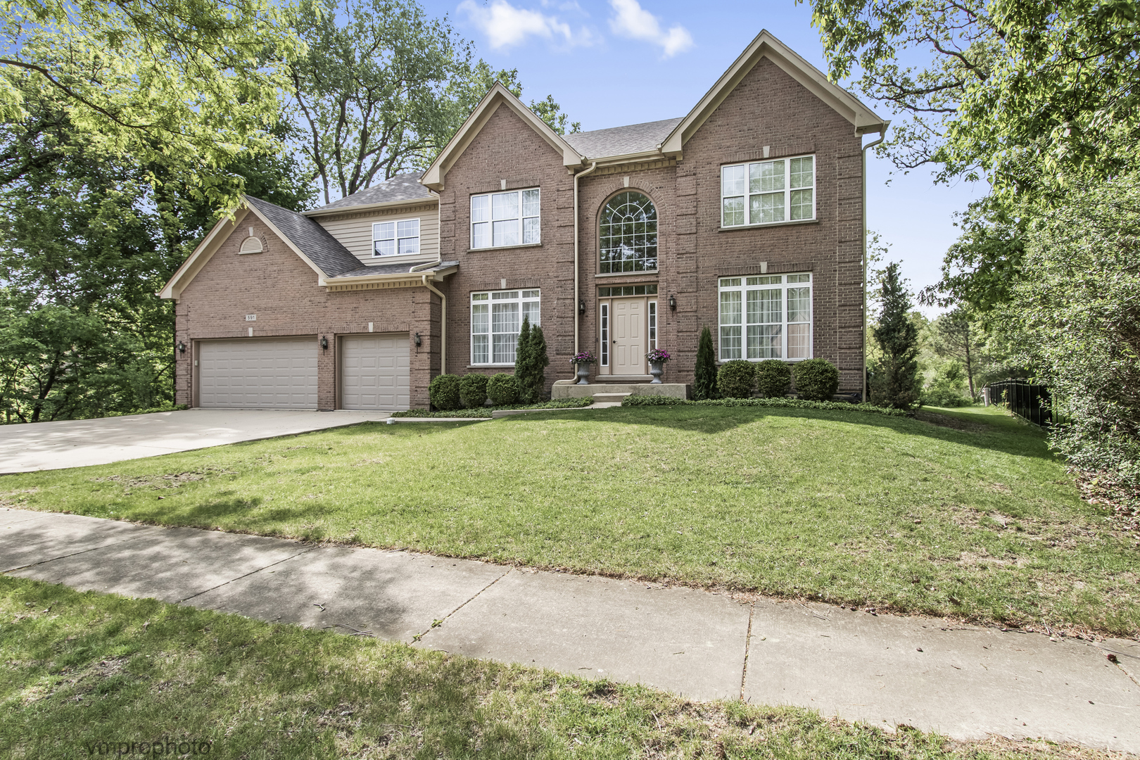 591 W Rosiland Drive — photo
