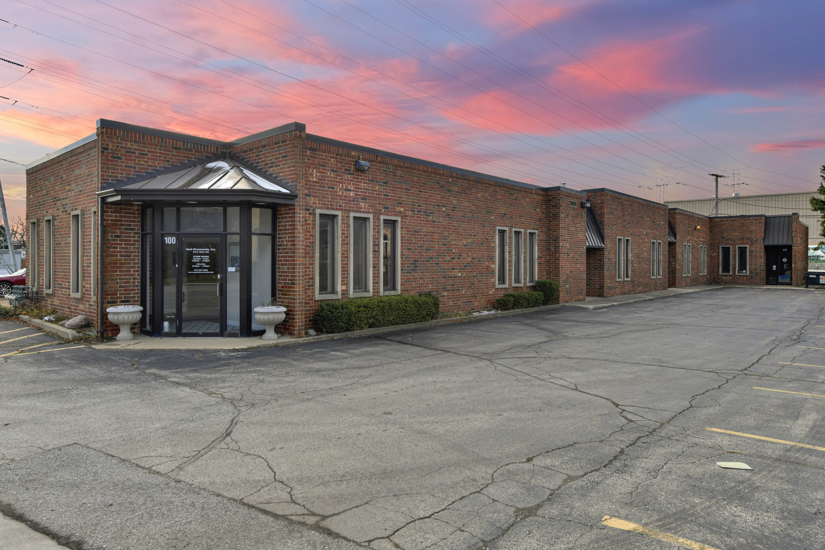 24 S Des Plaines River Road 400 — photo