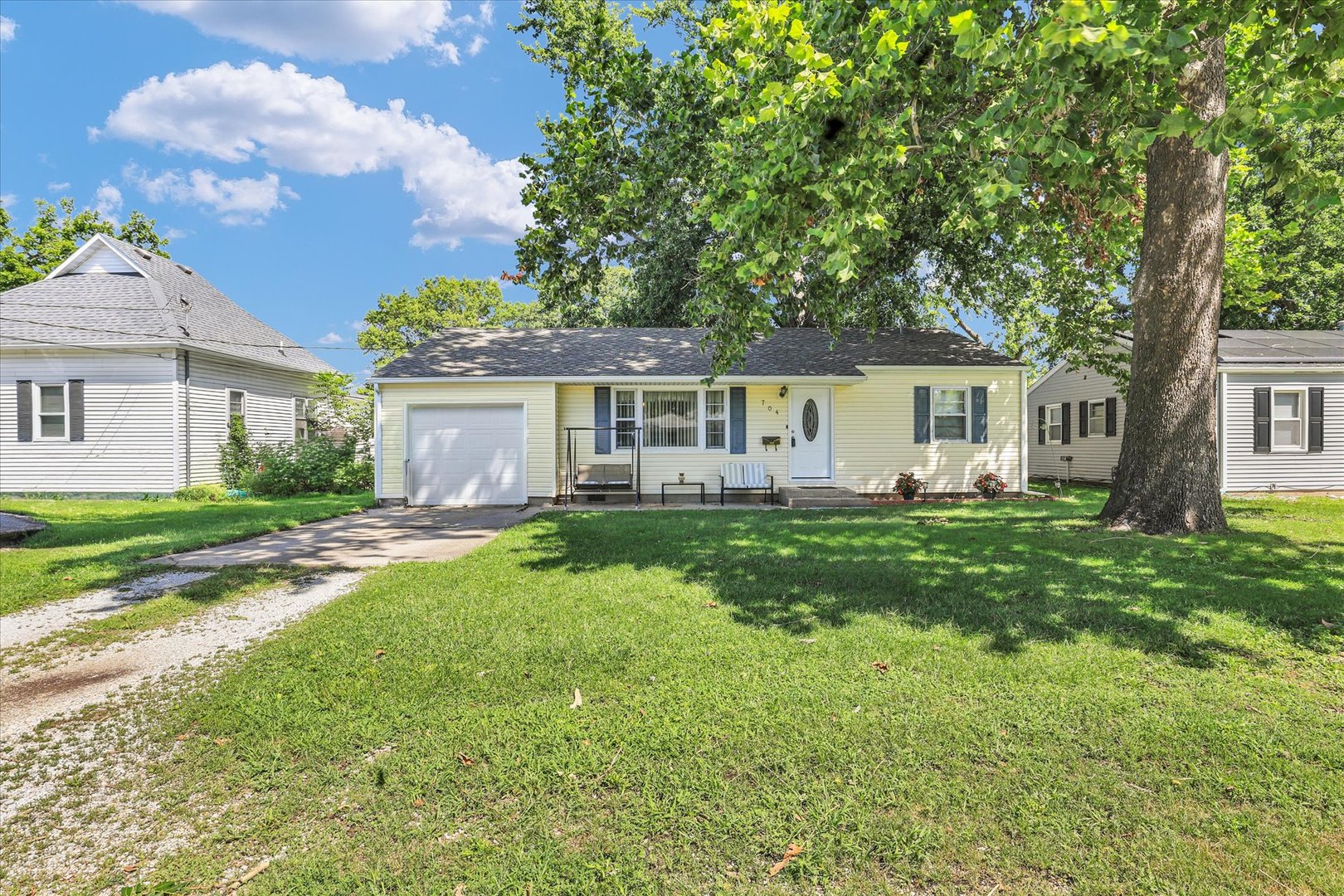 704 E Buckner Street — photo