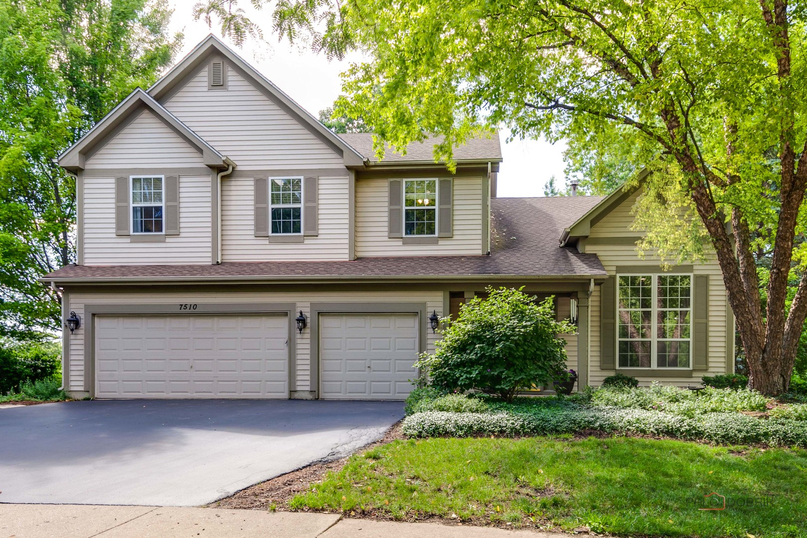 7510 Clarewood Lane — photo