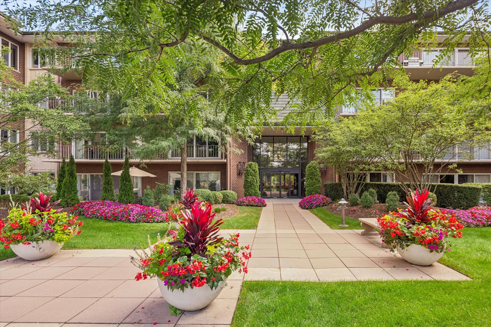 5 Oak Brook Club Drive S304 — photo