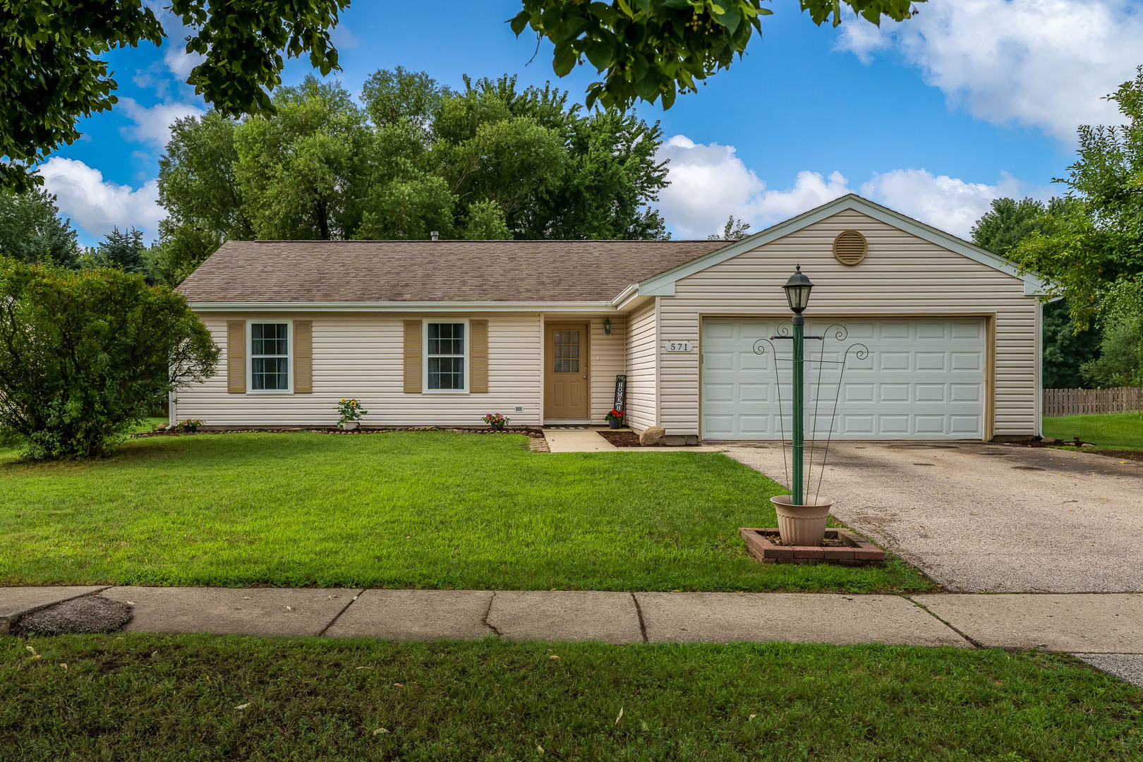 571 Newport Court — photo