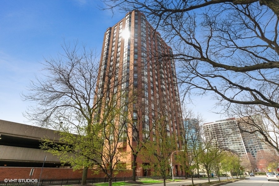 901 S Plymouth Court 1101 — photo