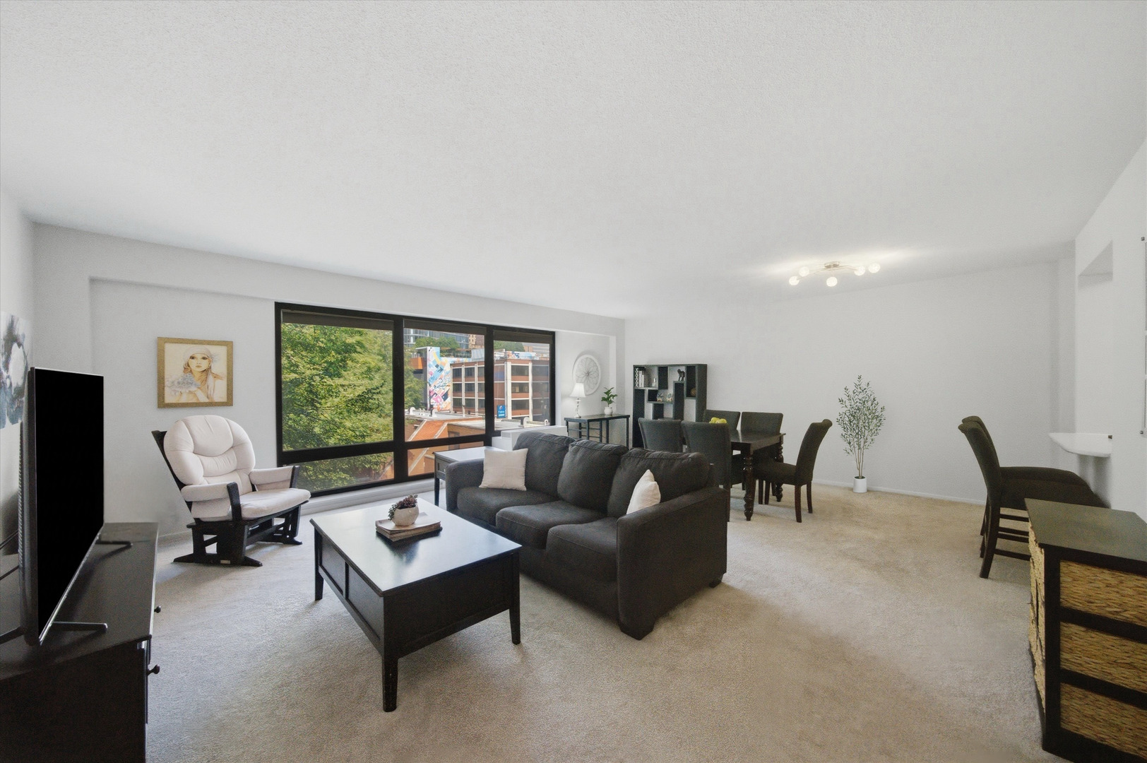 Home in Chicago, IL 60605 — photo 3