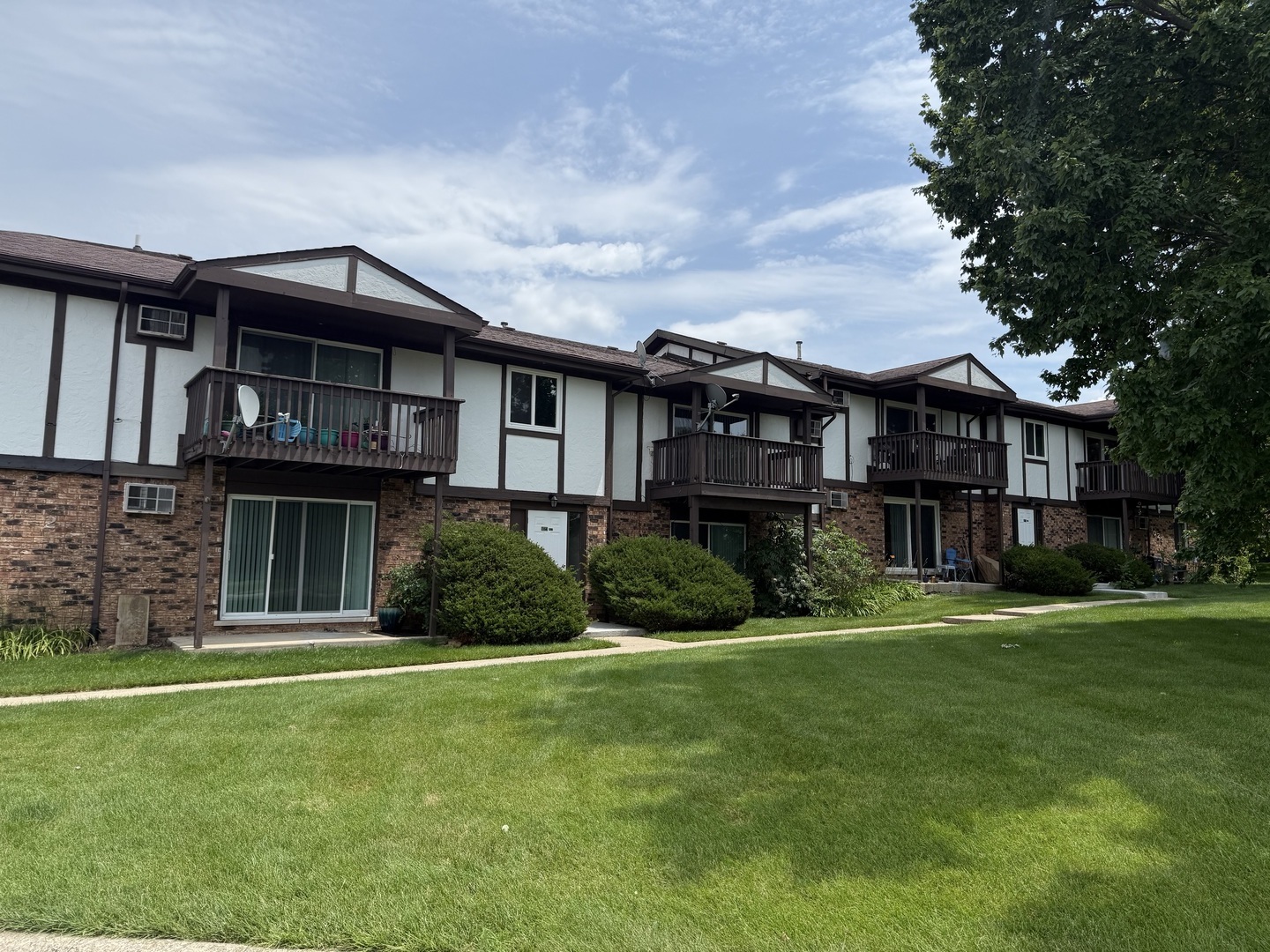 1023 Shagbark Court 2F — photo