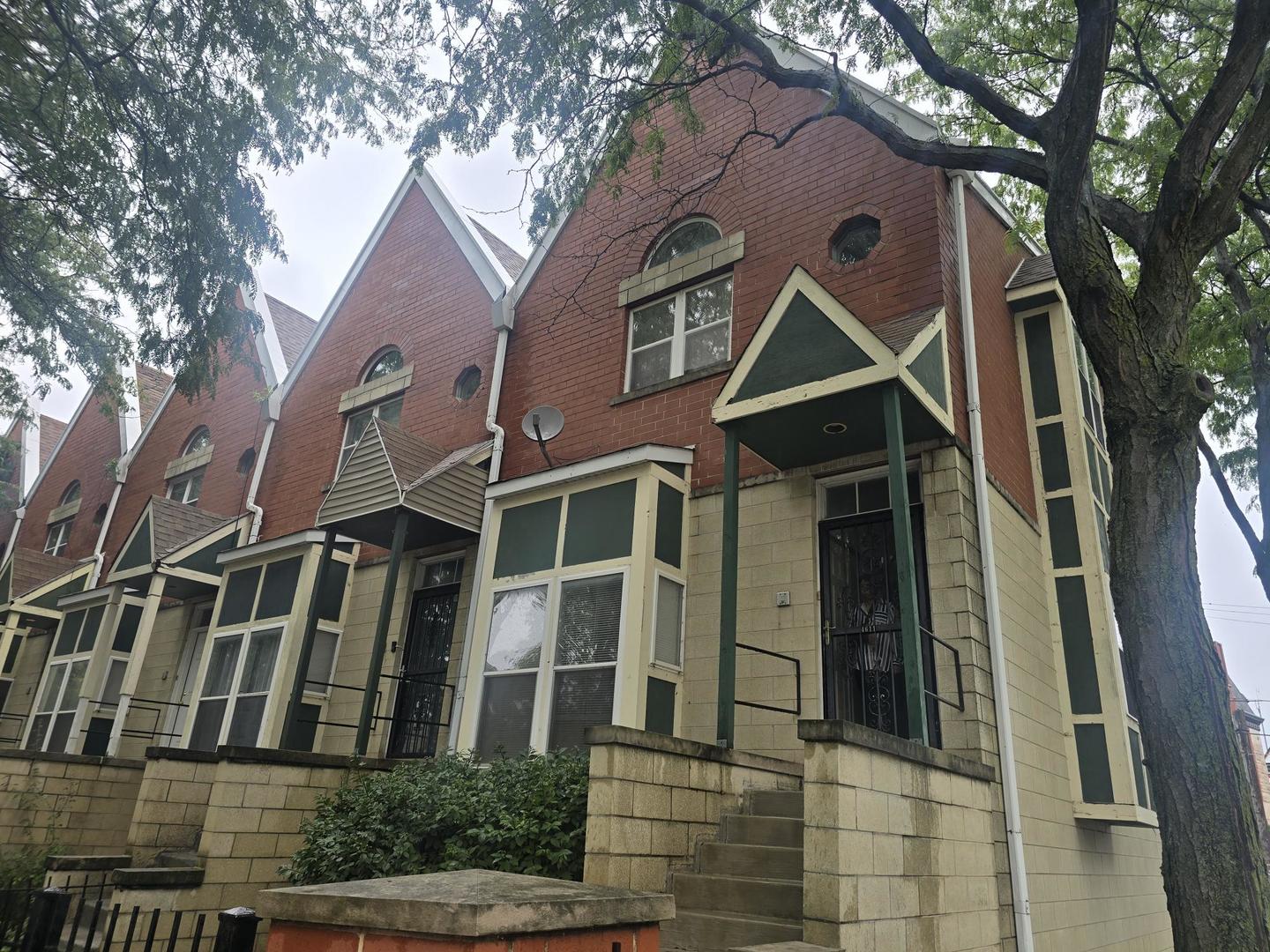 4611 S Lake Park Avenue — photo