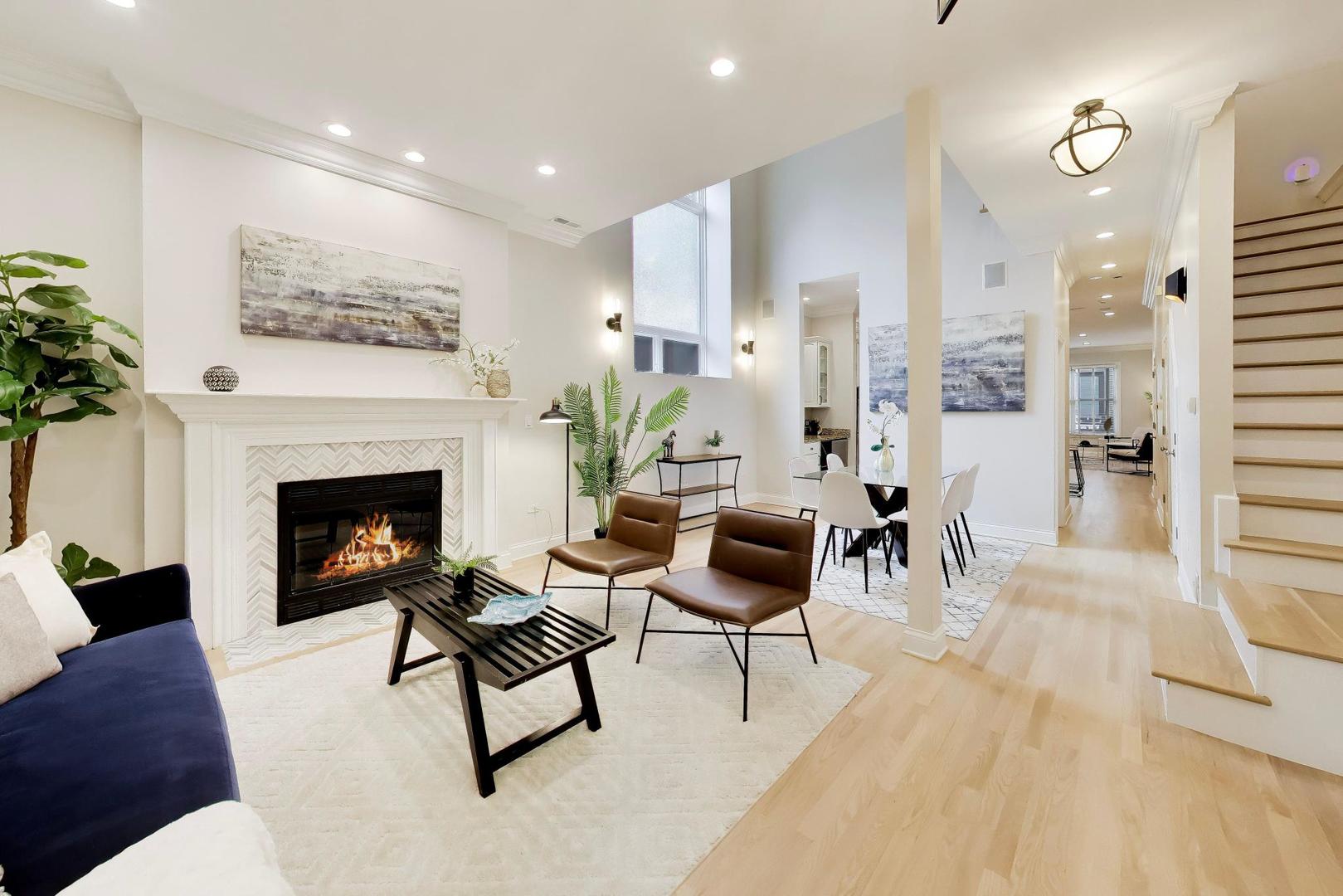 3414 N Oakley Avenue — photo