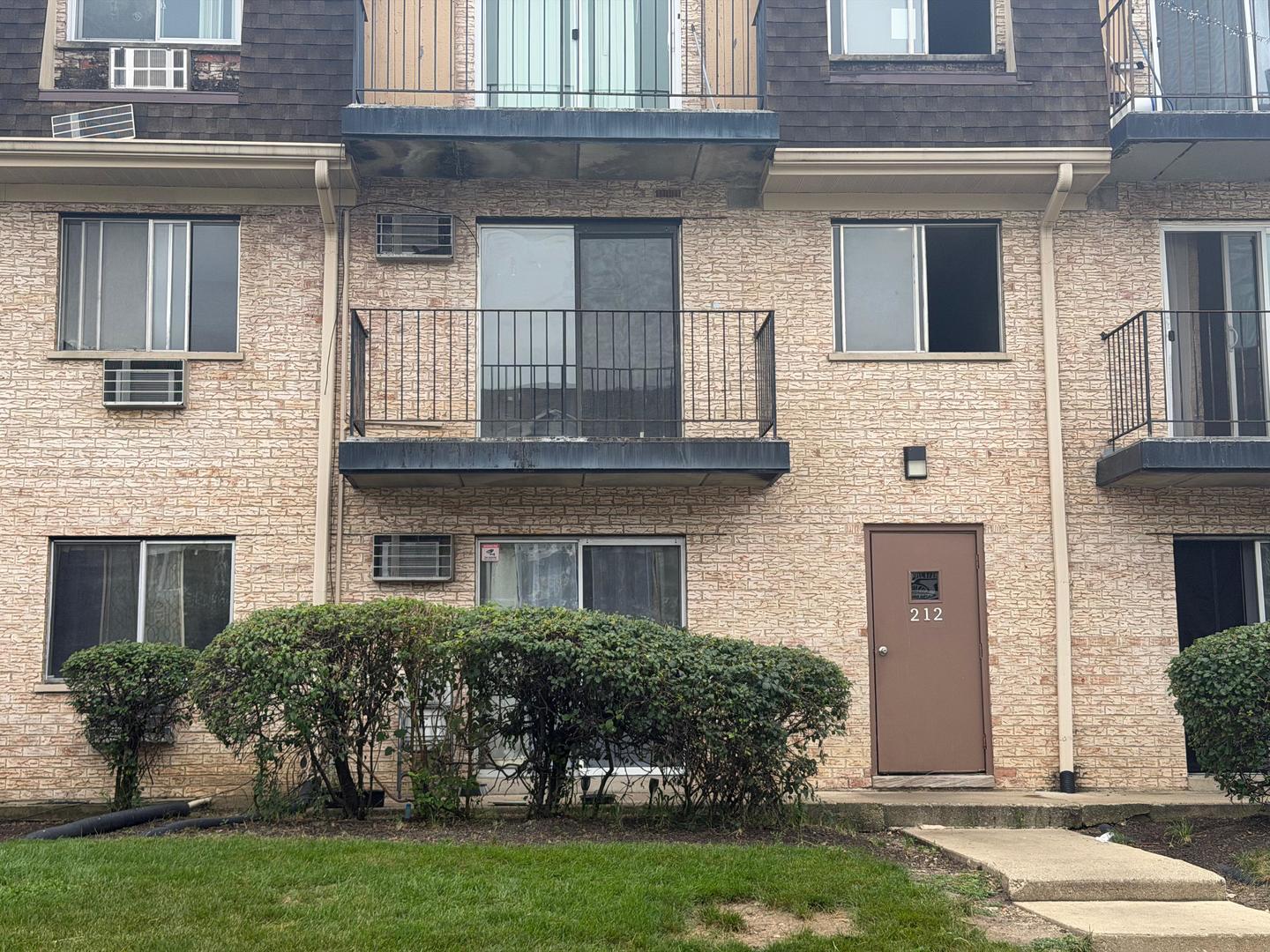 212 Shorewood Drive 1B — photo