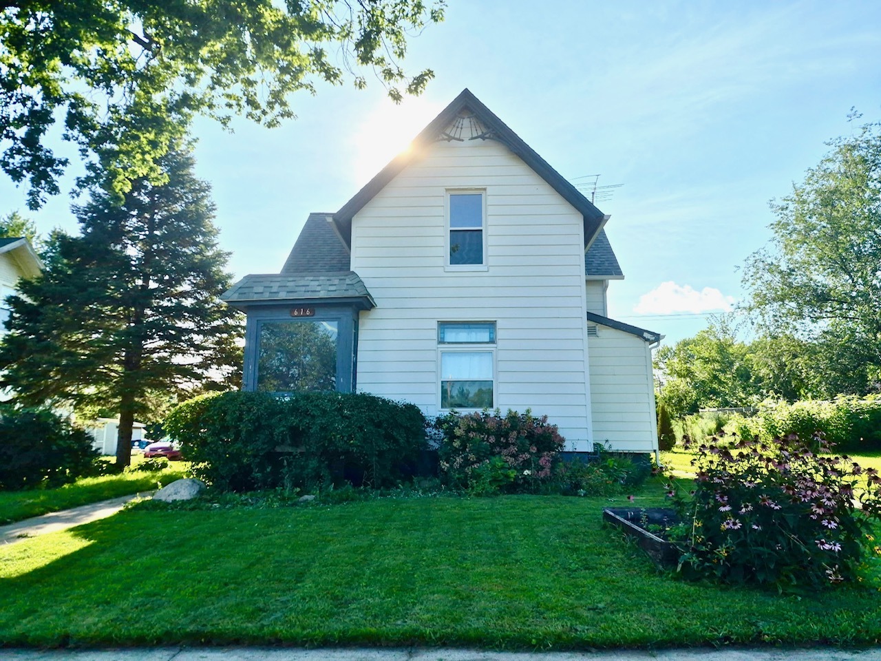 616 N Pleasant Street — photo