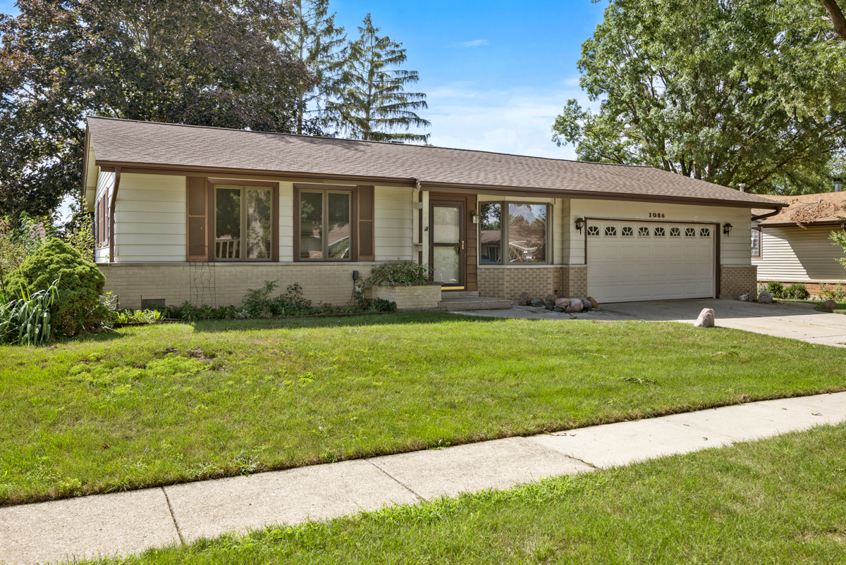 1086 Hickory Lane — photo