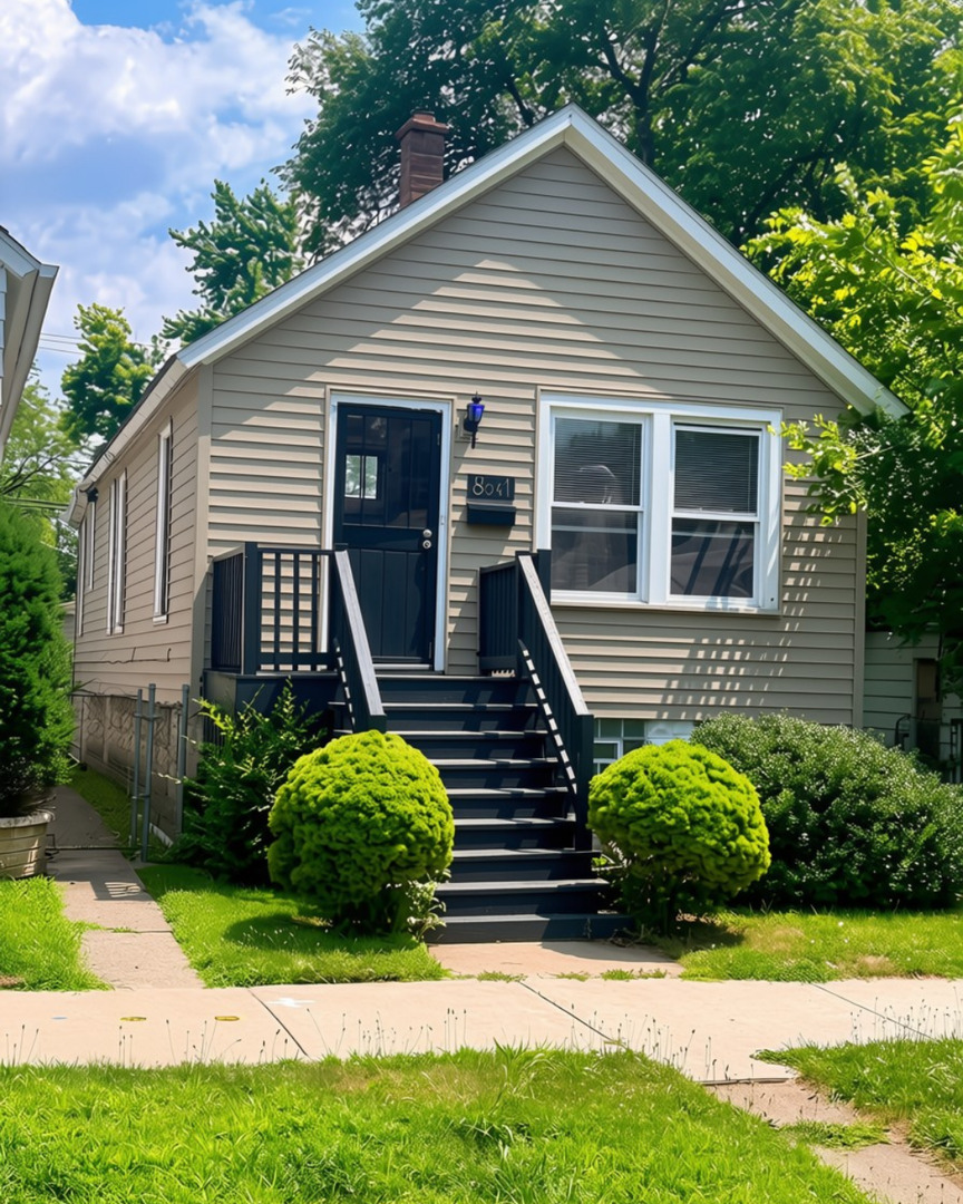 8041 S Woodlawn Avenue — photo