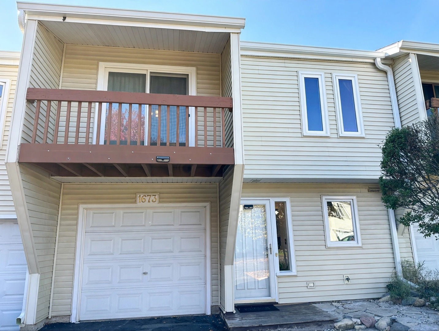 1673 Cove Court — photo