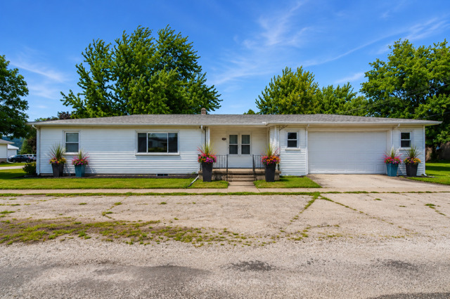 100 E Lincoln Drive — photo