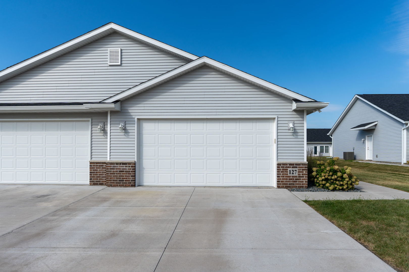 127 Beacon Harbor Parkway — photo