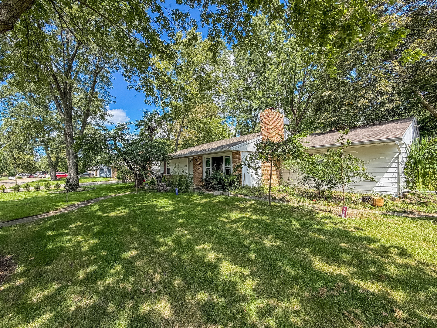 910 Maplepark Drive — photo