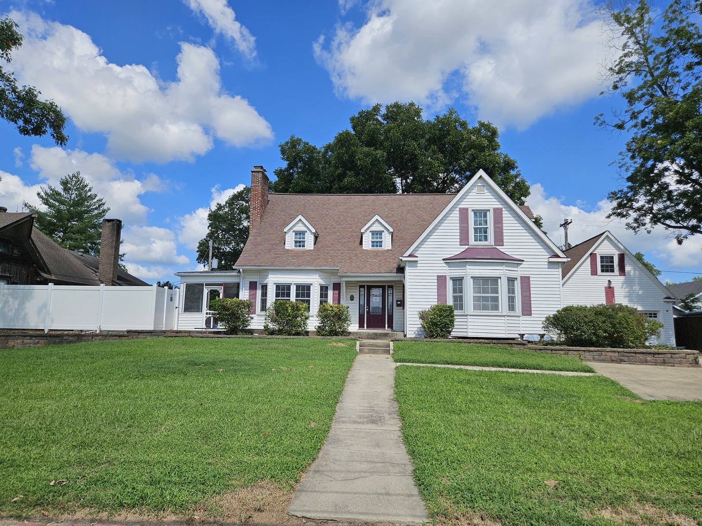 302 W Main Street — photo