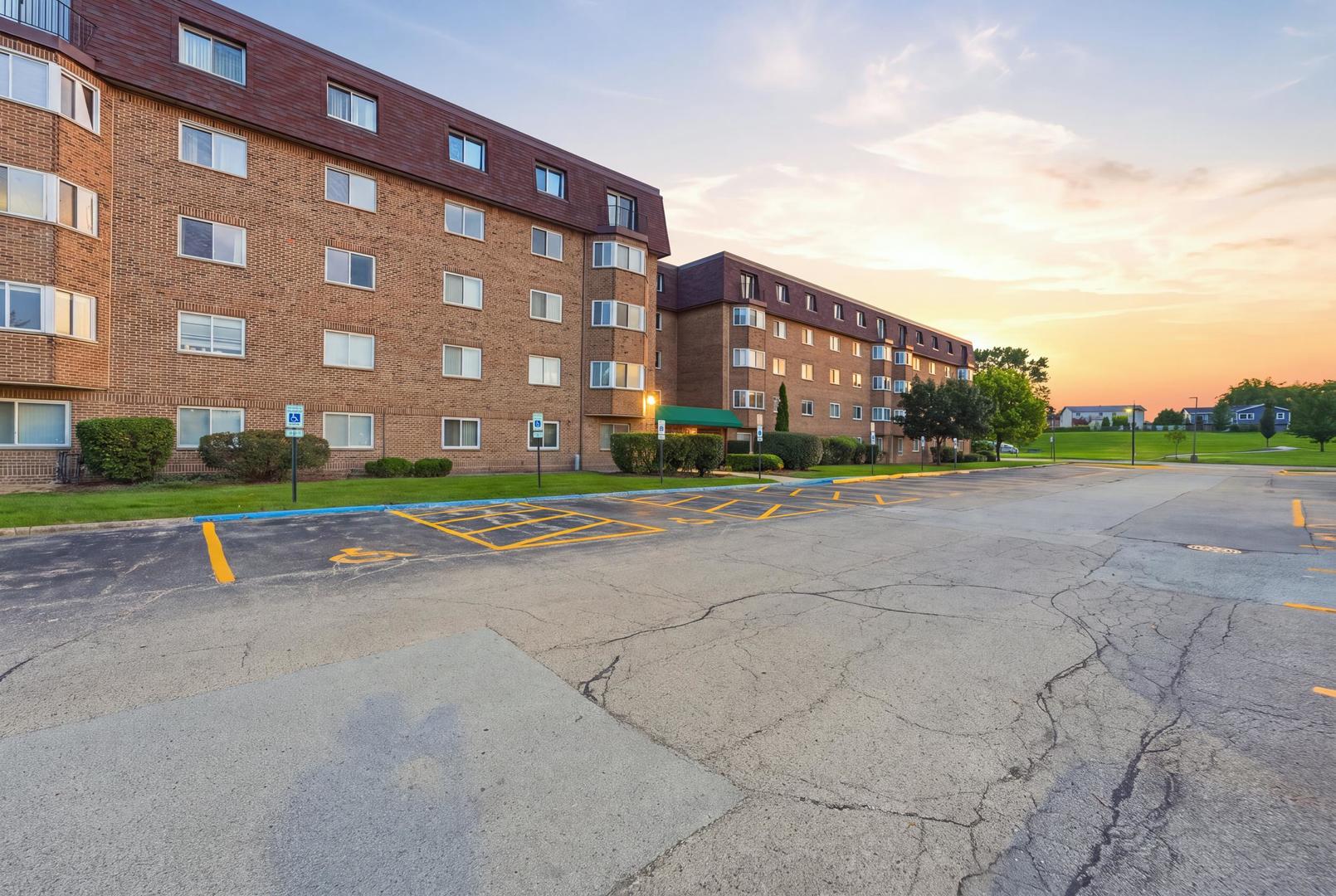 300 S Roselle Road 522 — photo