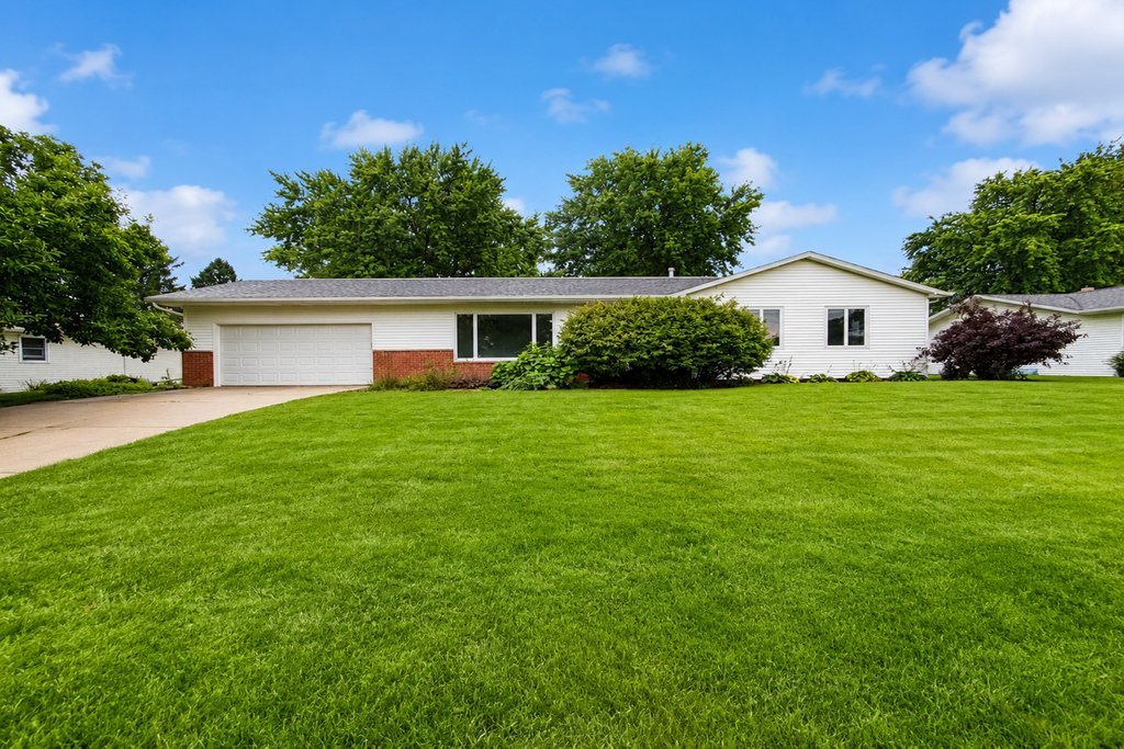 551 Lake Drive — photo
