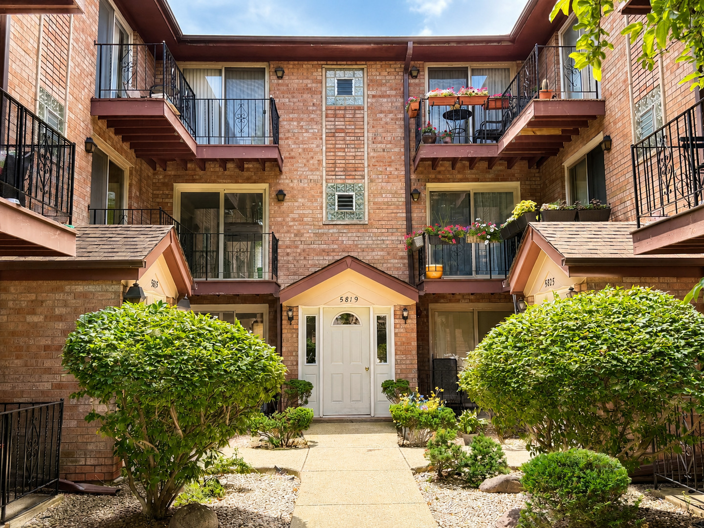 5819 W Higgins Avenue 2D — photo