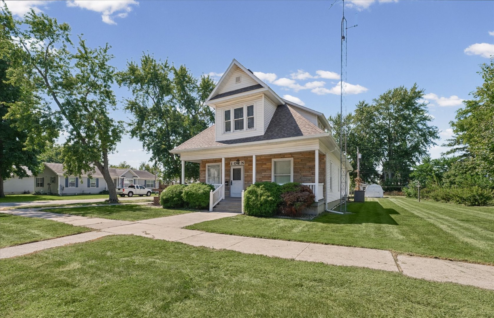 102 N Walnut Street — photo