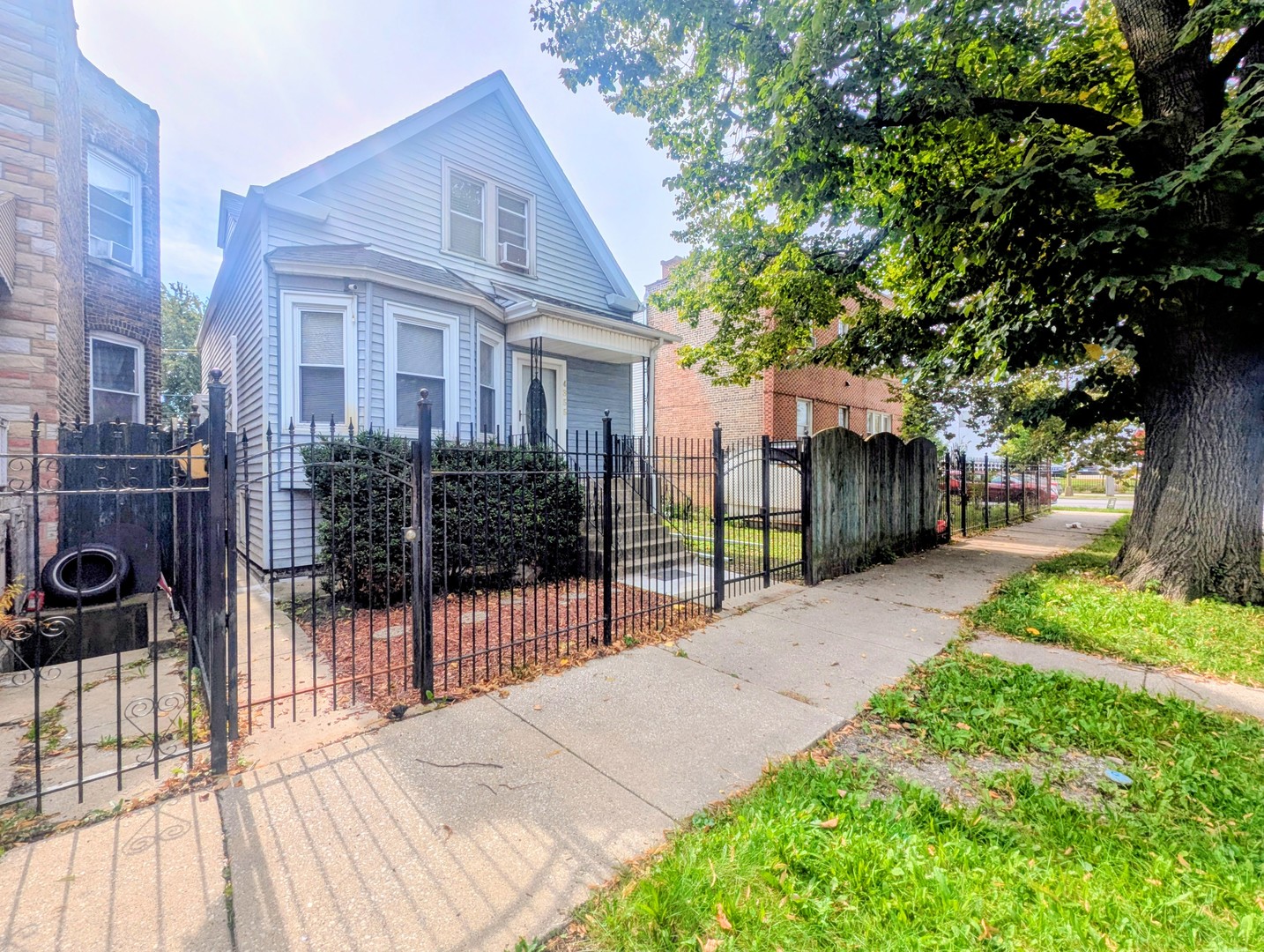 4355 W Potomac Avenue — photo