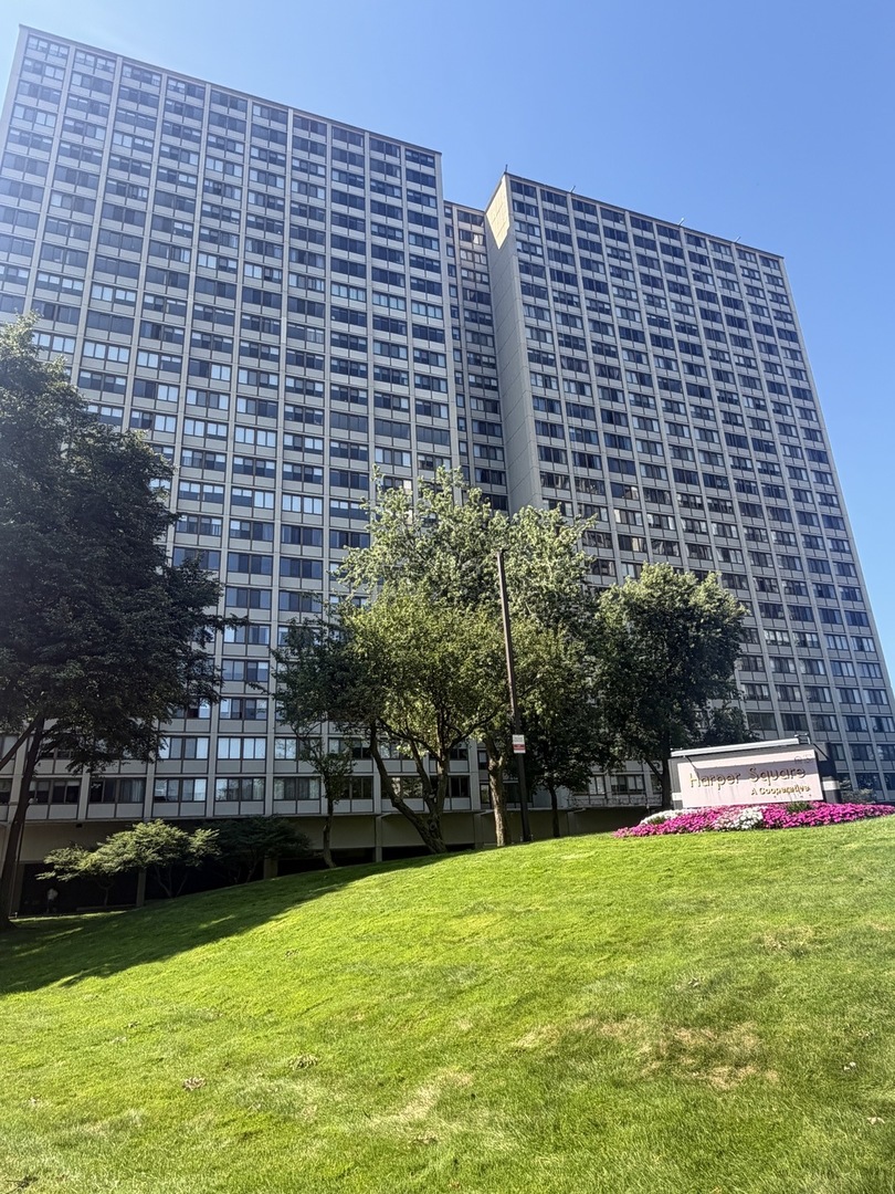 4850 S Lake Park Avenue 709 — photo