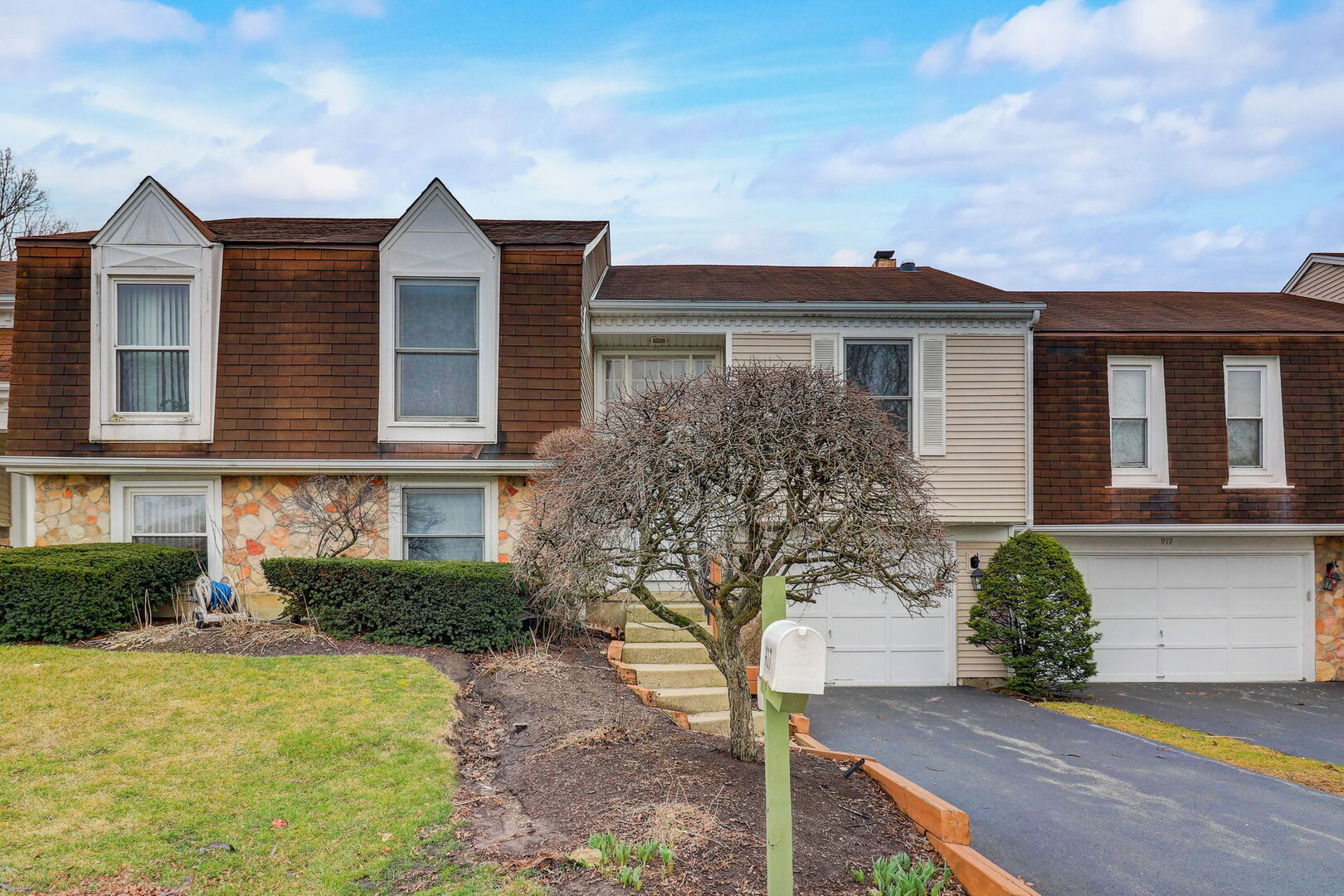 917 Burgess Circle — photo