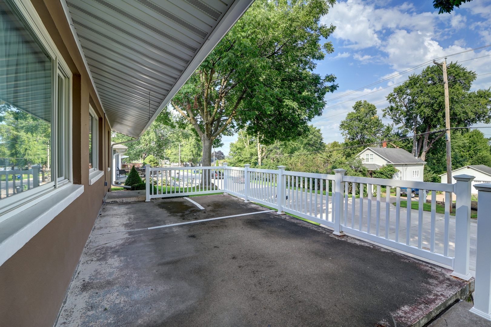 1237 Harrison Drive, Clinton, IA — photo 2
