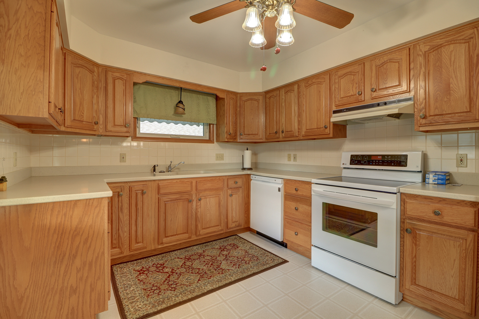 1237 Harrison Drive, Clinton, IA — photo 3