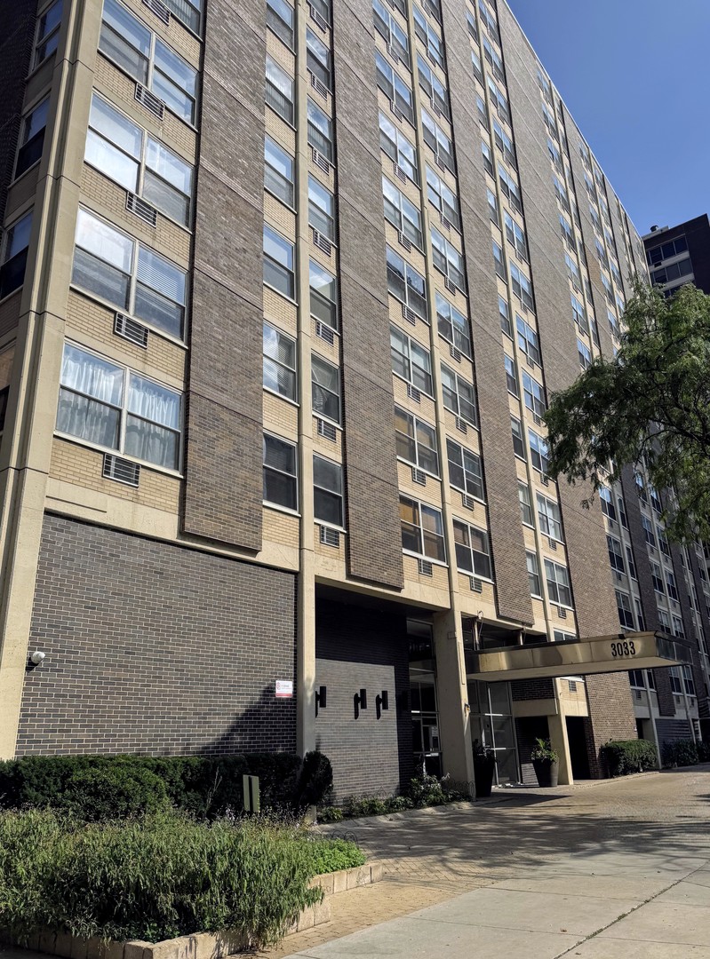 3033 N Sheridan Road 903 — photo