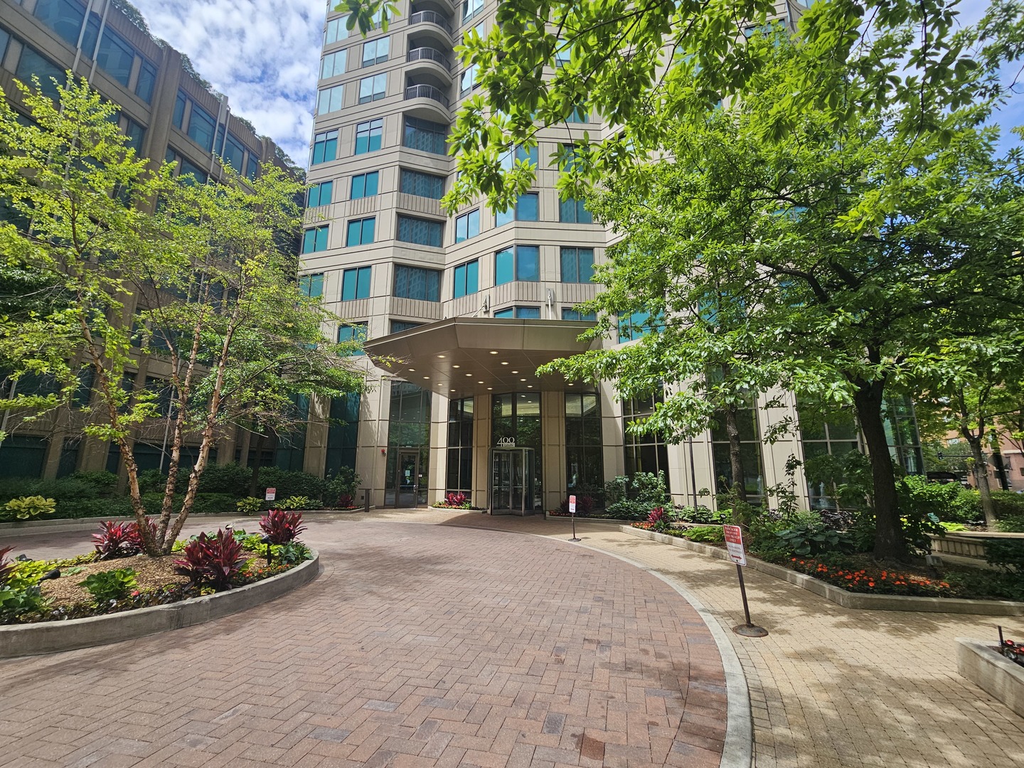 400 N La Salle Drive 3306 — photo