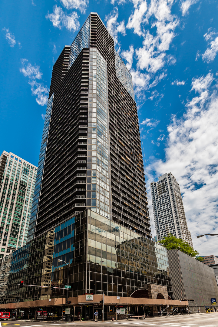 10 E Ontario Street 4108 — photo