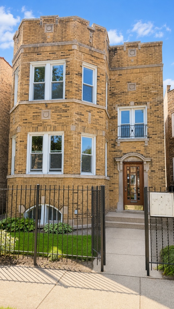 5706 N Maplewood Avenue G — photo