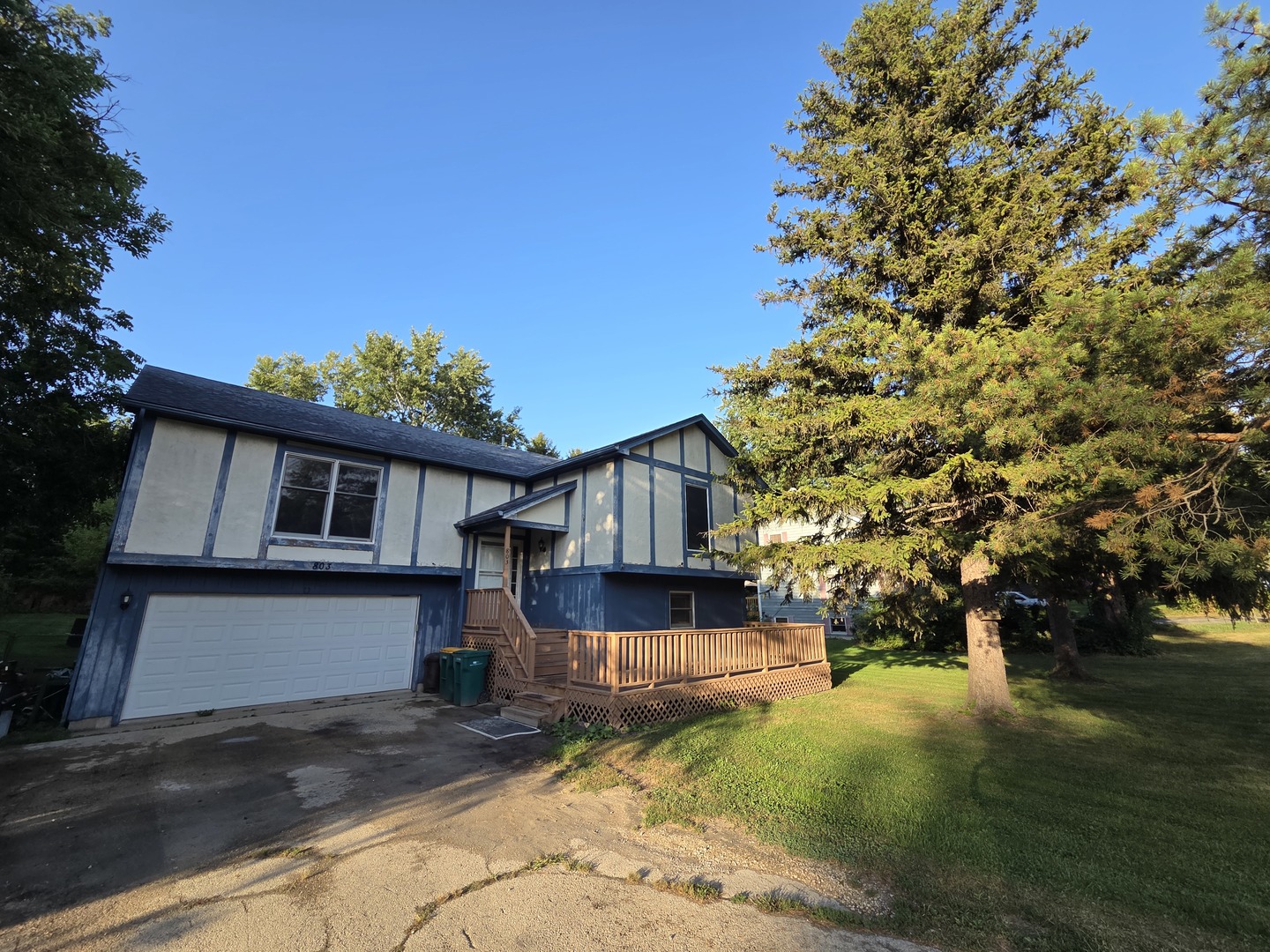 803 Main Street — photo