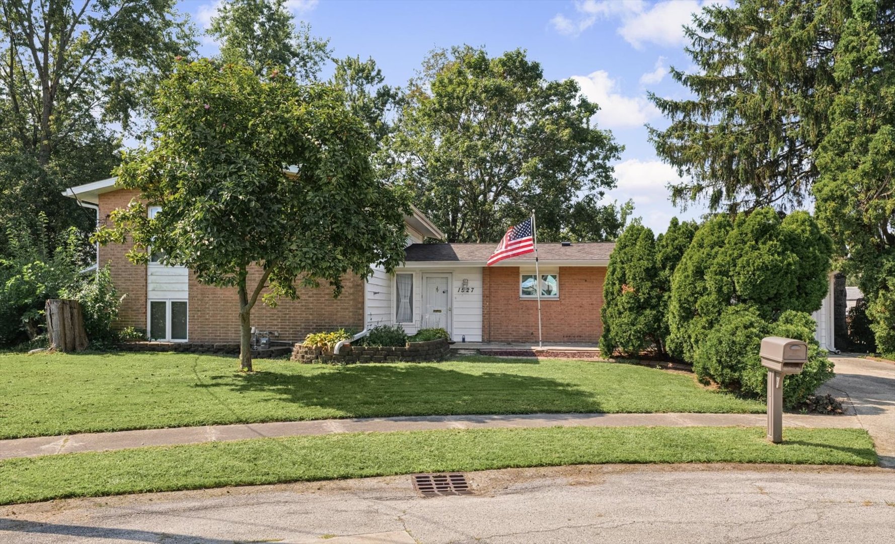 1527 S Pointe Drive, Rantoul, IL 61866