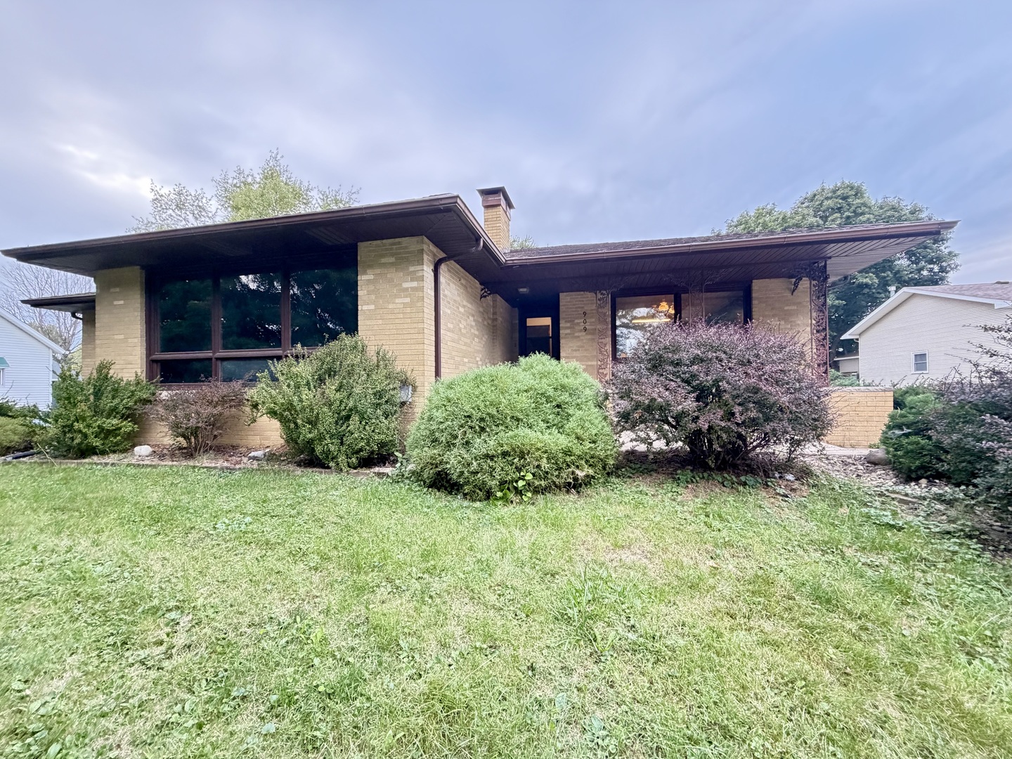 909 W Washington Street — photo