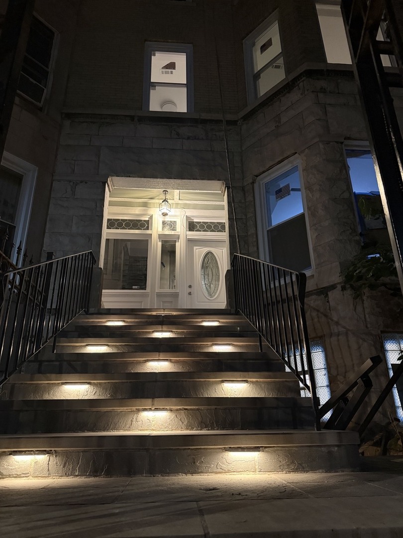 Home in Chicago, IL 60637 — photo 2