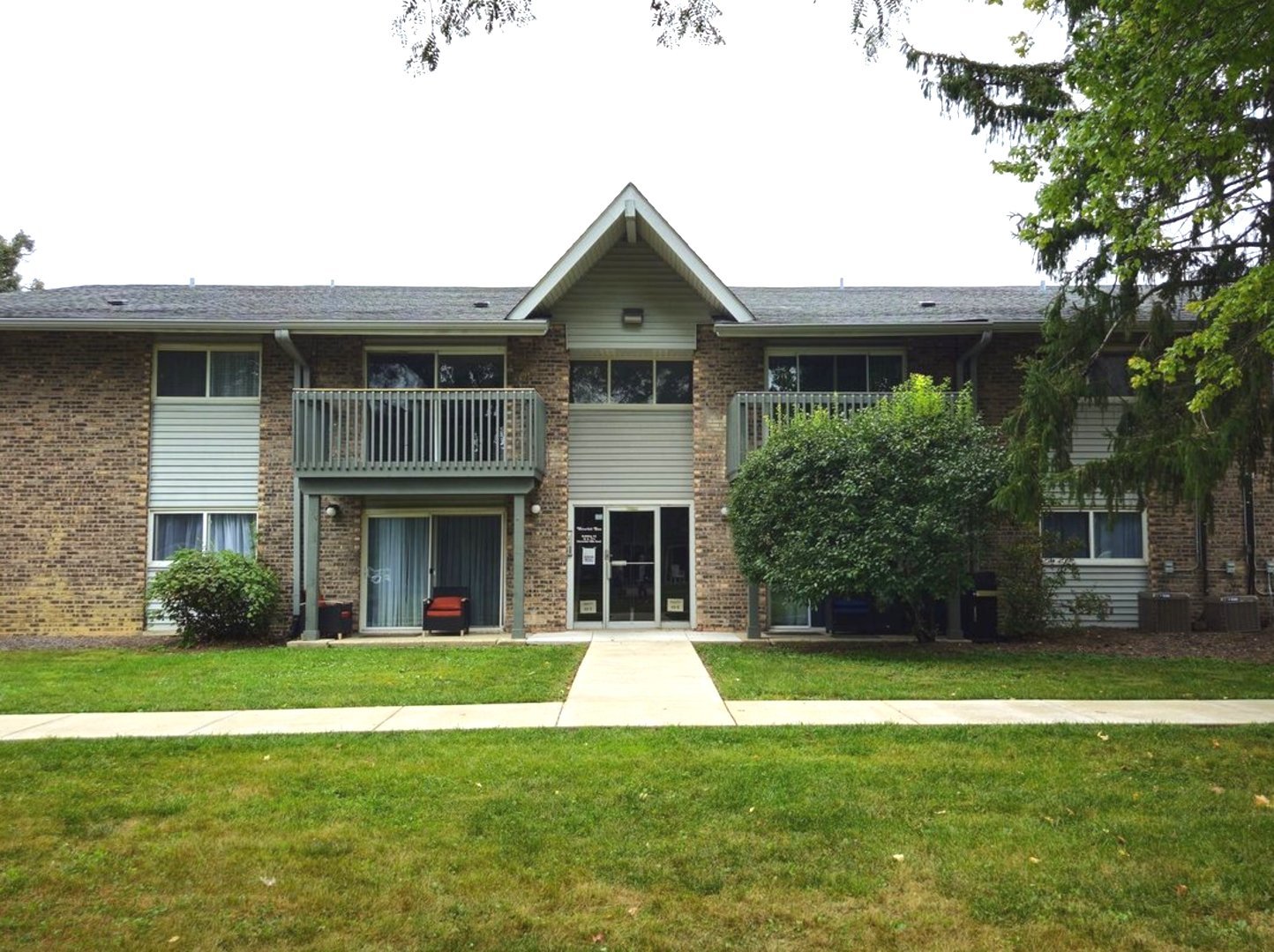 10S771 Clarendon Hills Road 208 — photo