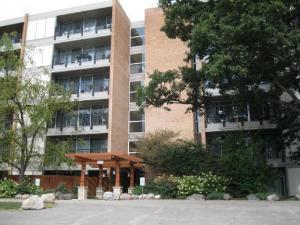 5950 Oakwood Drive 4D — photo