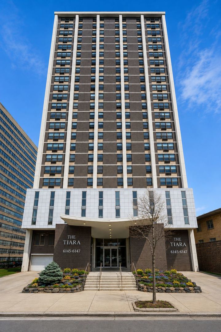 6145 N Sheridan Road Unit 27C — photo