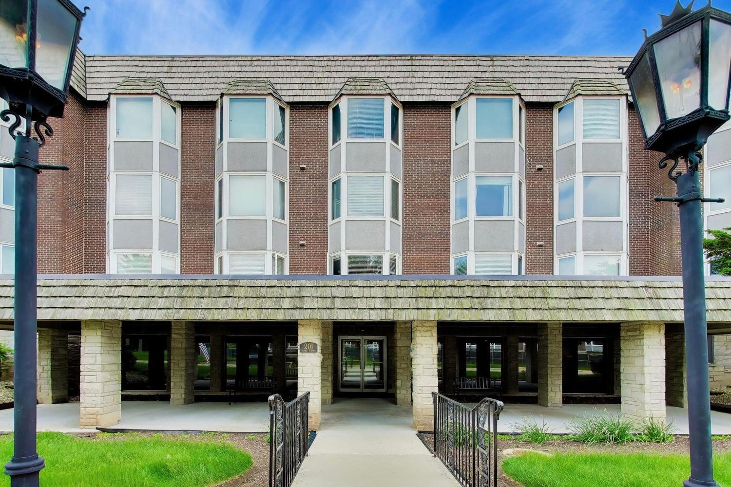 201 Thames Parkway 3H — photo